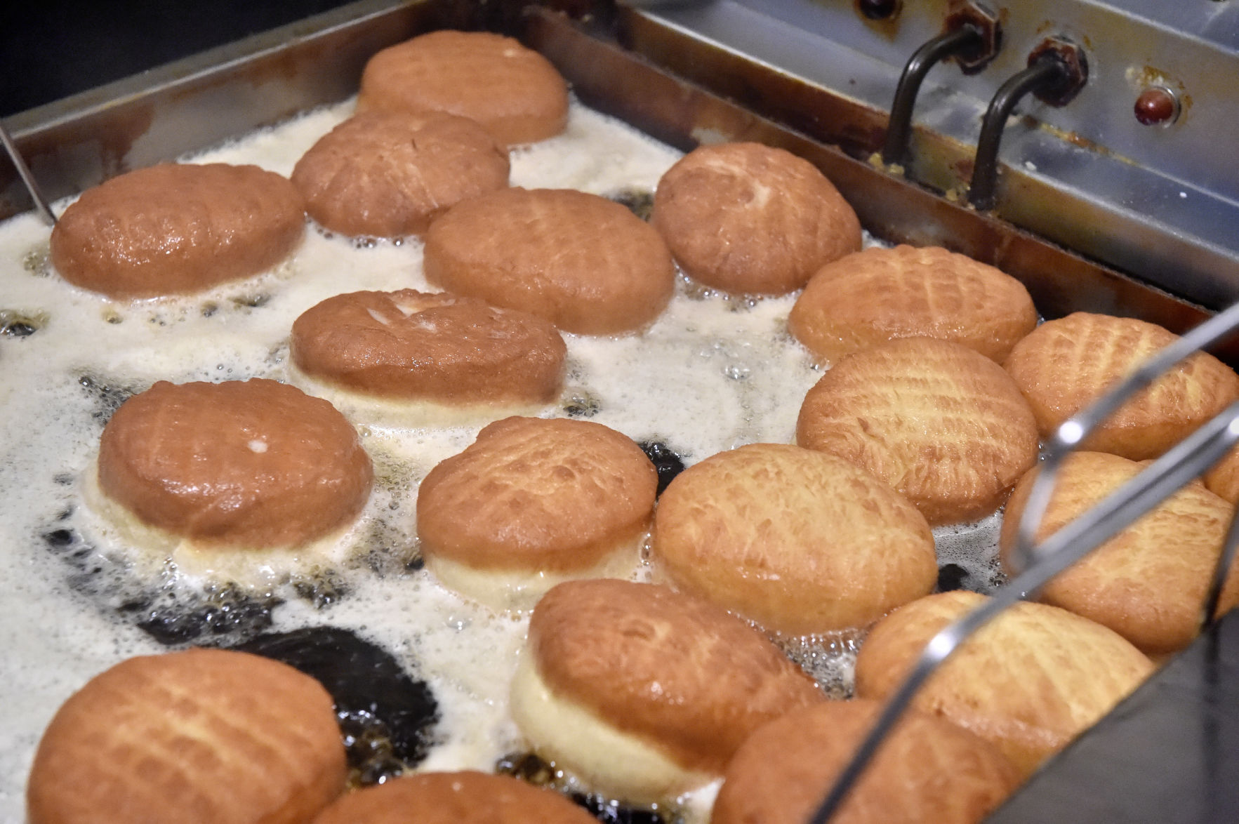 Frying fasnachts